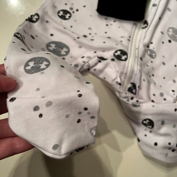 Under Armour Newborn Girls Footed Pajamas / Coveralls (3-6 Months) (new) - Picture 8 of 11